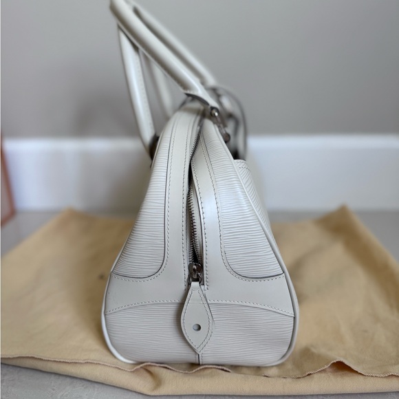 LOUIS VUITTON Ivoire Epi Leather Montaigne GM Bag - Picture 9 of 11